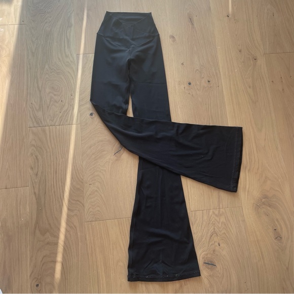 OFFLINE FLARE LEGGINGS - Picture 1 of 4